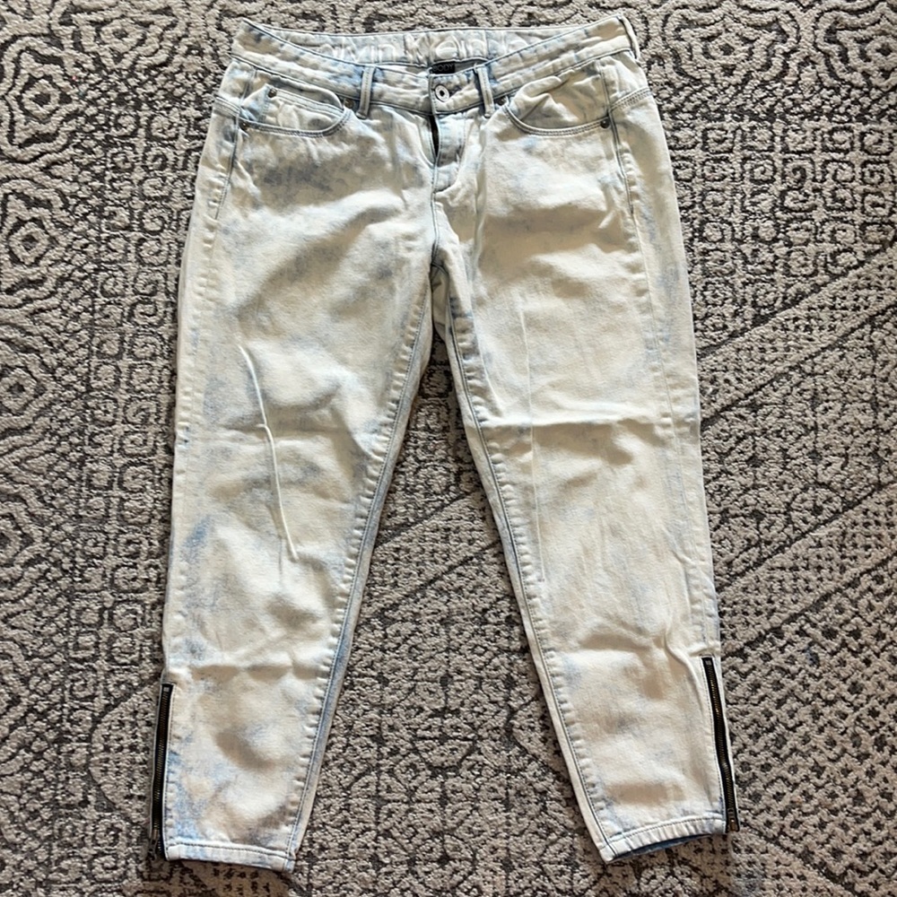 Calvin Klein ankle length light acid wash jeans